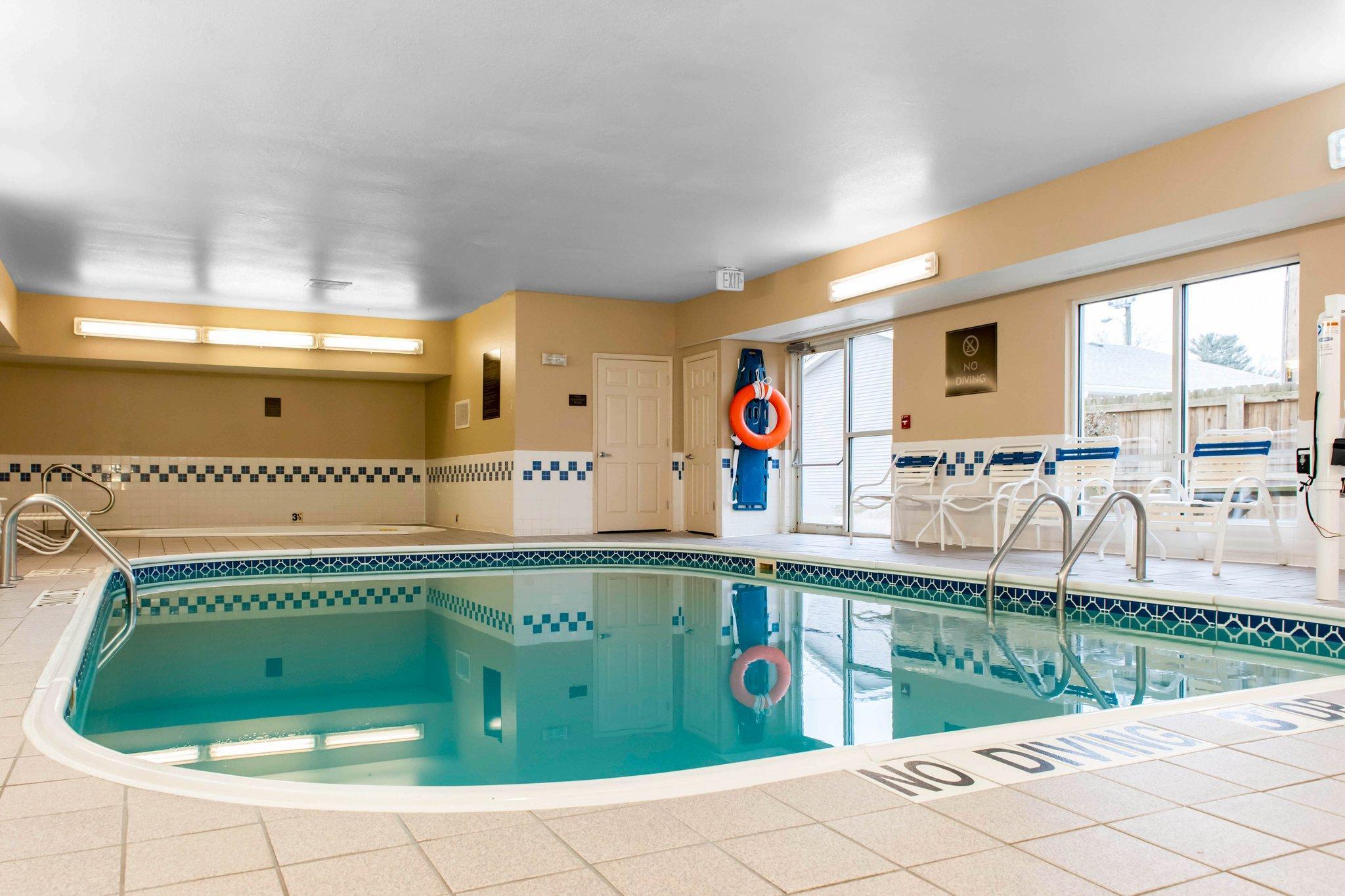 Comfort Suites Terre Haute University Area Eksteriør bilde